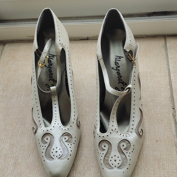 Ladies strappy leather heels. Size USA 8 1/2 Narrow.Vintage - Picture 6 of 8